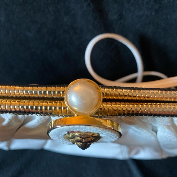 Judith Leiber Vintage white Leather Lion Clutch with 3” gold metal comb - Picture 5 of 13